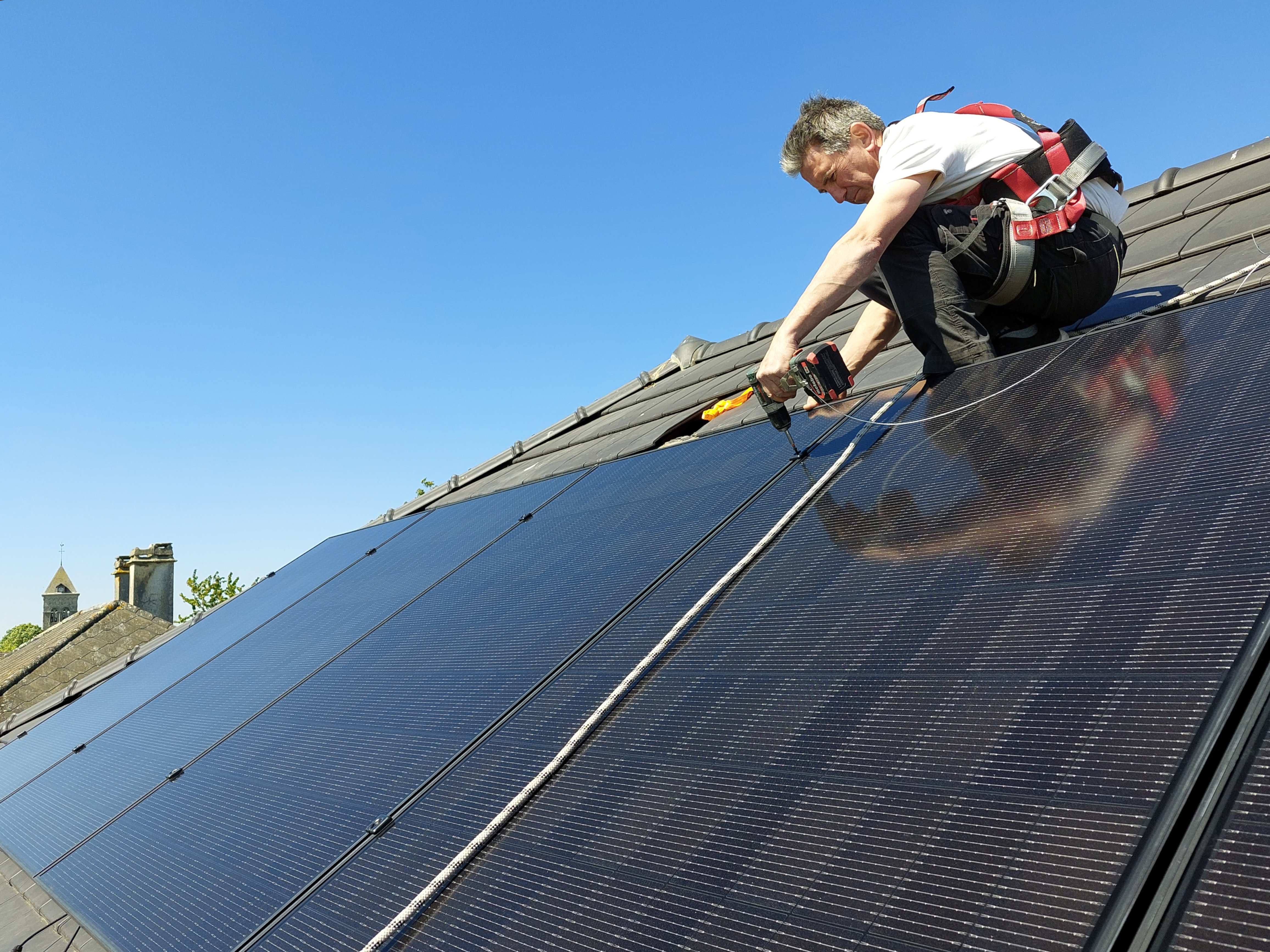 Photo installation panneau solaire.
